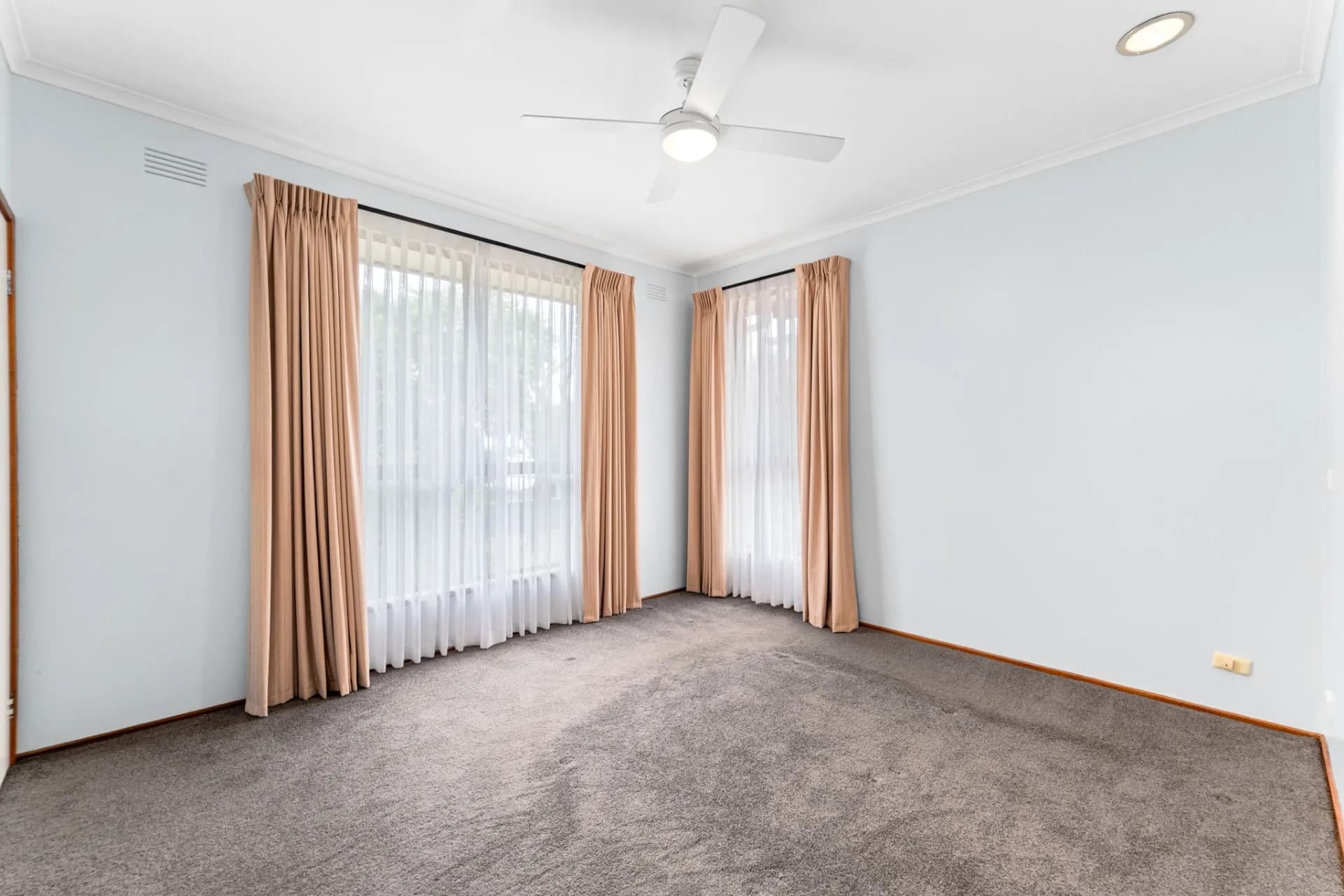 12 Finch  Road, Werribee South, VIC, Werribee South - Thumbnail 2
