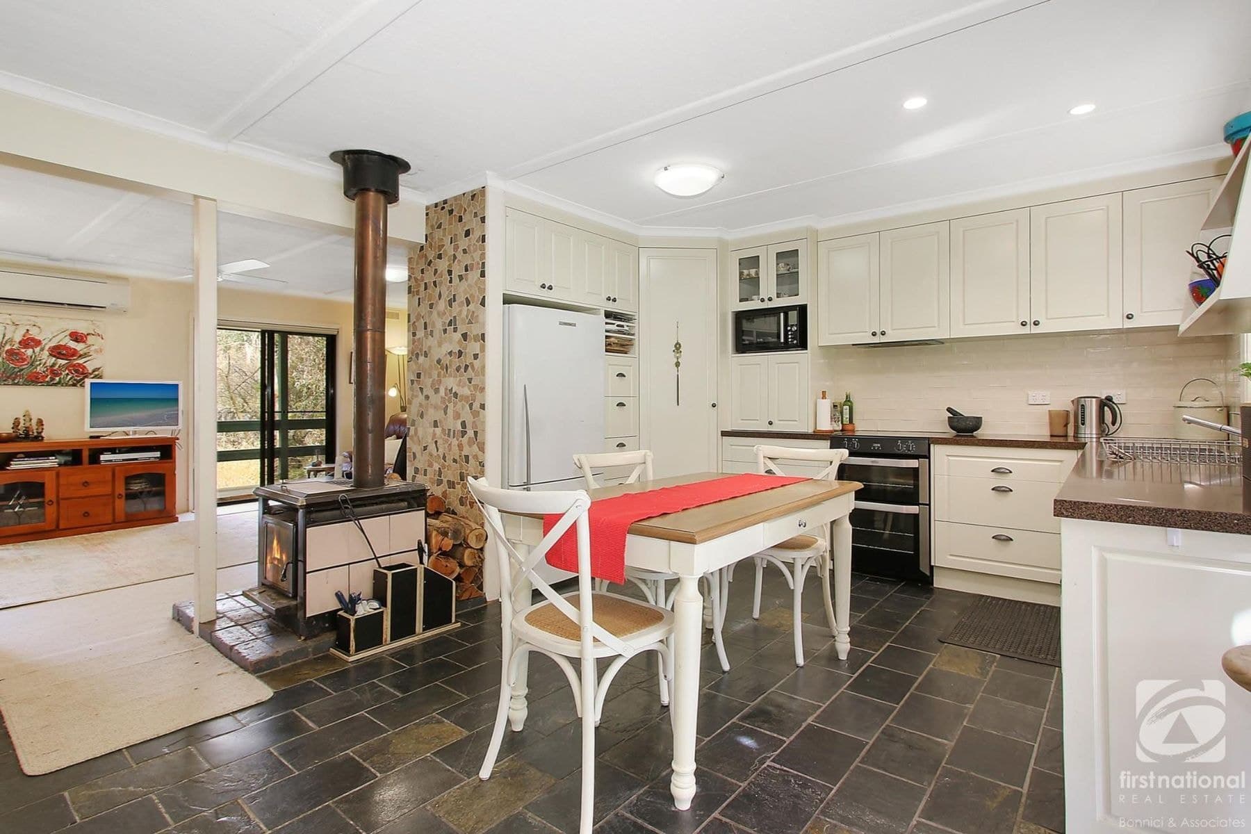 74 Camp Street, Beechworth VIC 3747, Beechworth - Thumbnail 4