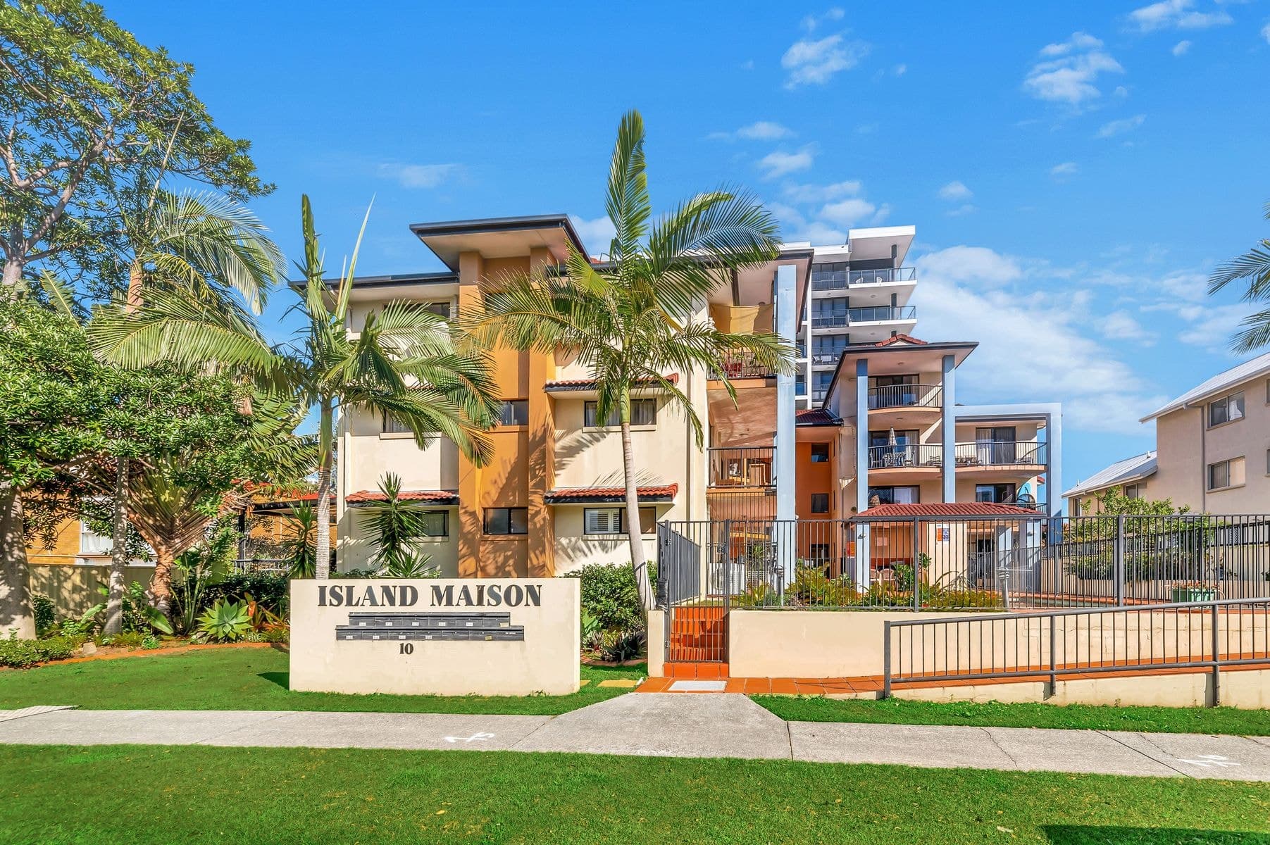 2/10-12 Darrambal Street, Chevron Island QLD 4217, Chevron Island - Image 1