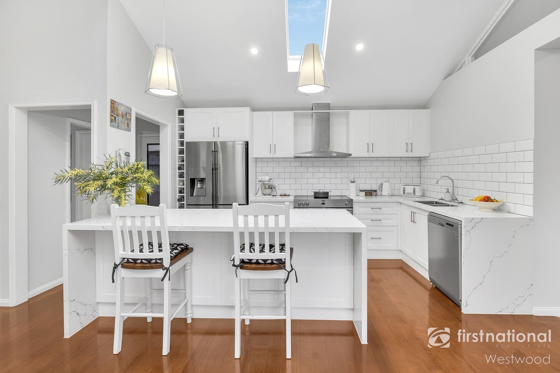 27 Thompson Court, Werribee VIC 3030, Werribee - Thumbnail 2