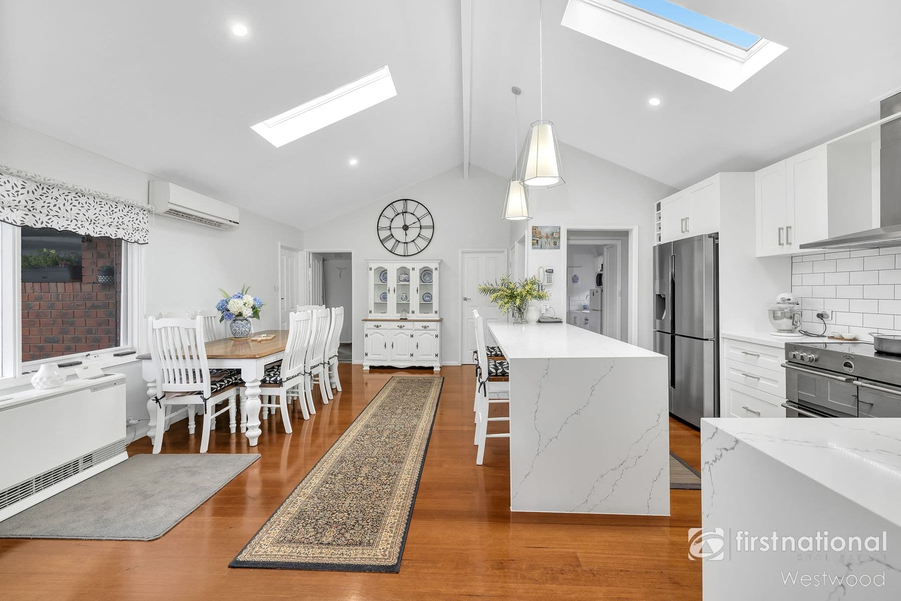 27 Thompson Court, Werribee VIC 3030, Werribee - Thumbnail 3