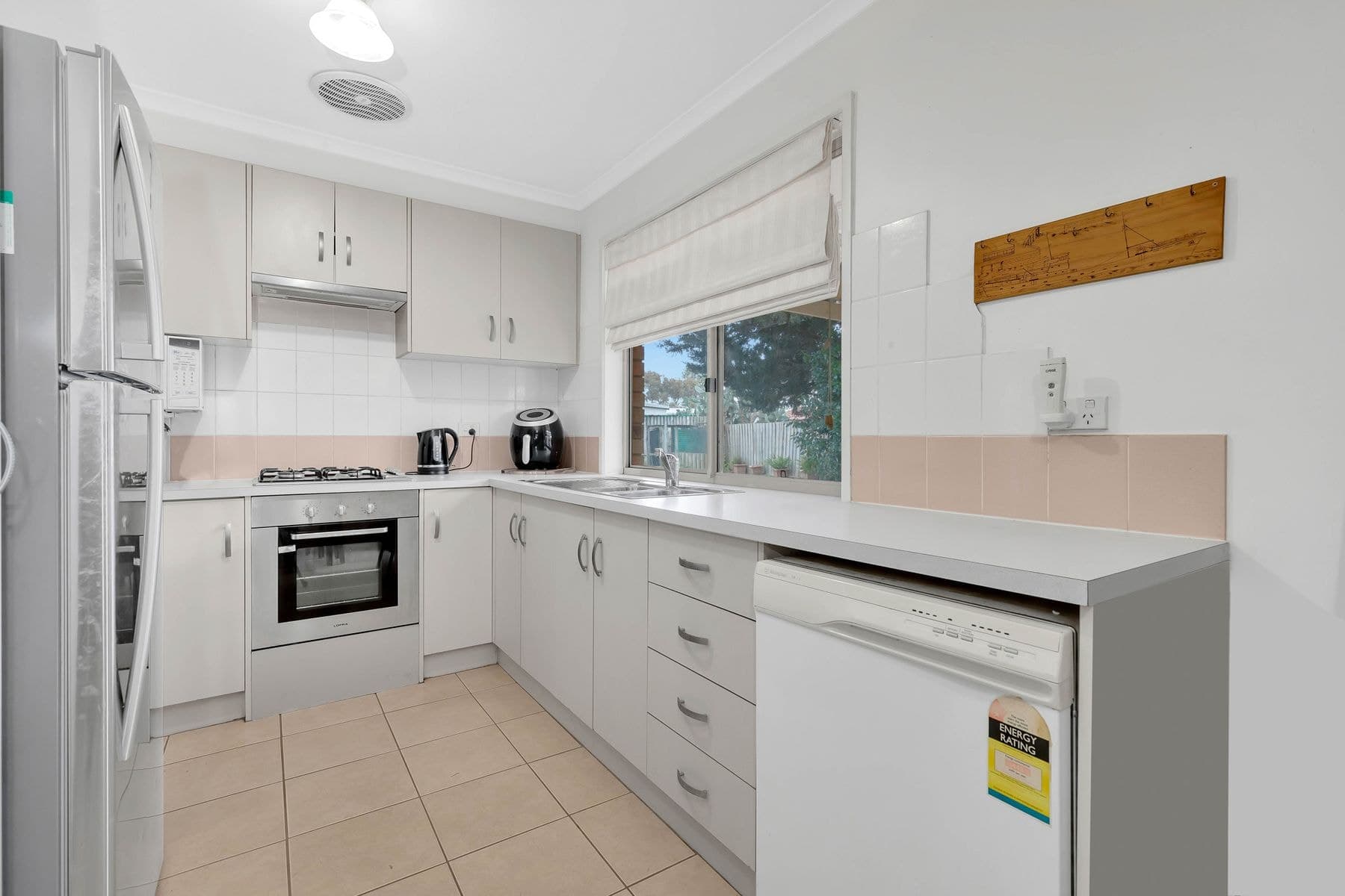 3 Newark Close, Werribee VIC 3030, Werribee - Thumbnail 2
