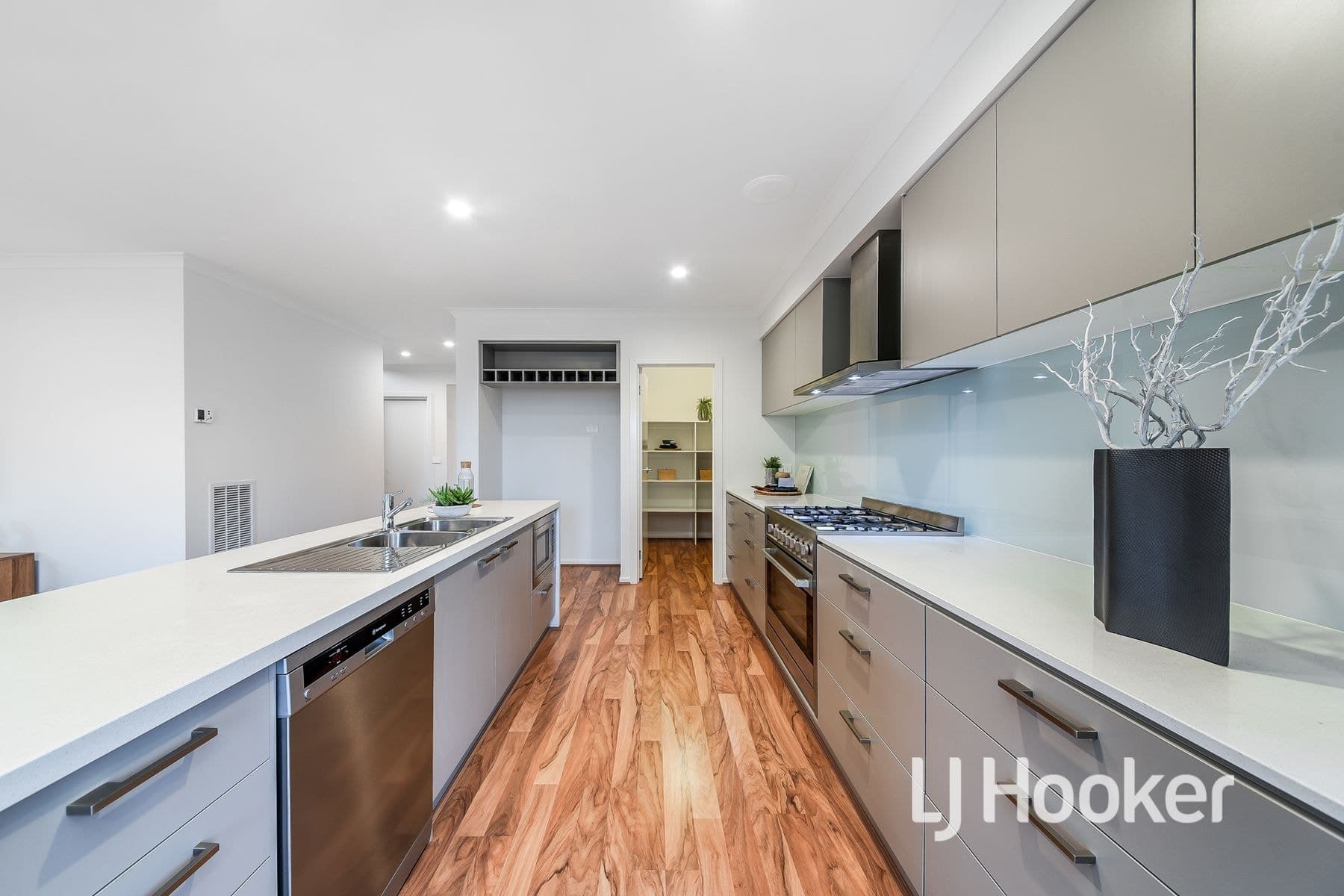 62 Warmbrunn Crescent, Berwick VIC 3806, Berwick - Thumbnail 4