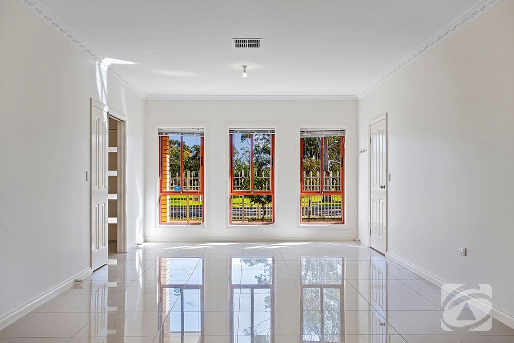 18 McKenzie Road, Elizabeth Downs SA 5113, Elizabeth Downs - Thumbnail 4