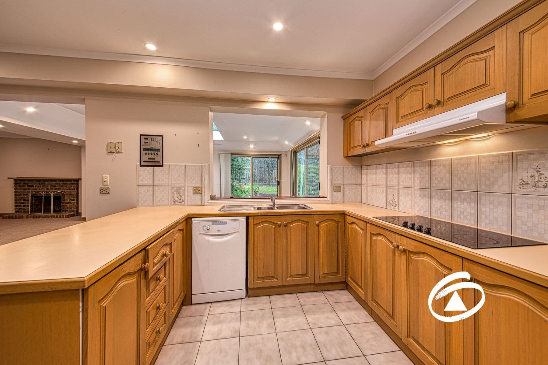6 Savanna Court, Berwick VIC 3806, Berwick - Thumbnail 2