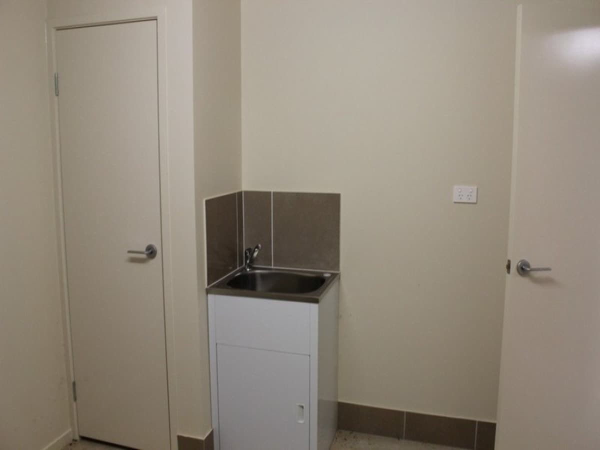 2 / 21 Rivergum Drive, EMERALD QLD 4720, Emerald - Thumbnail 3