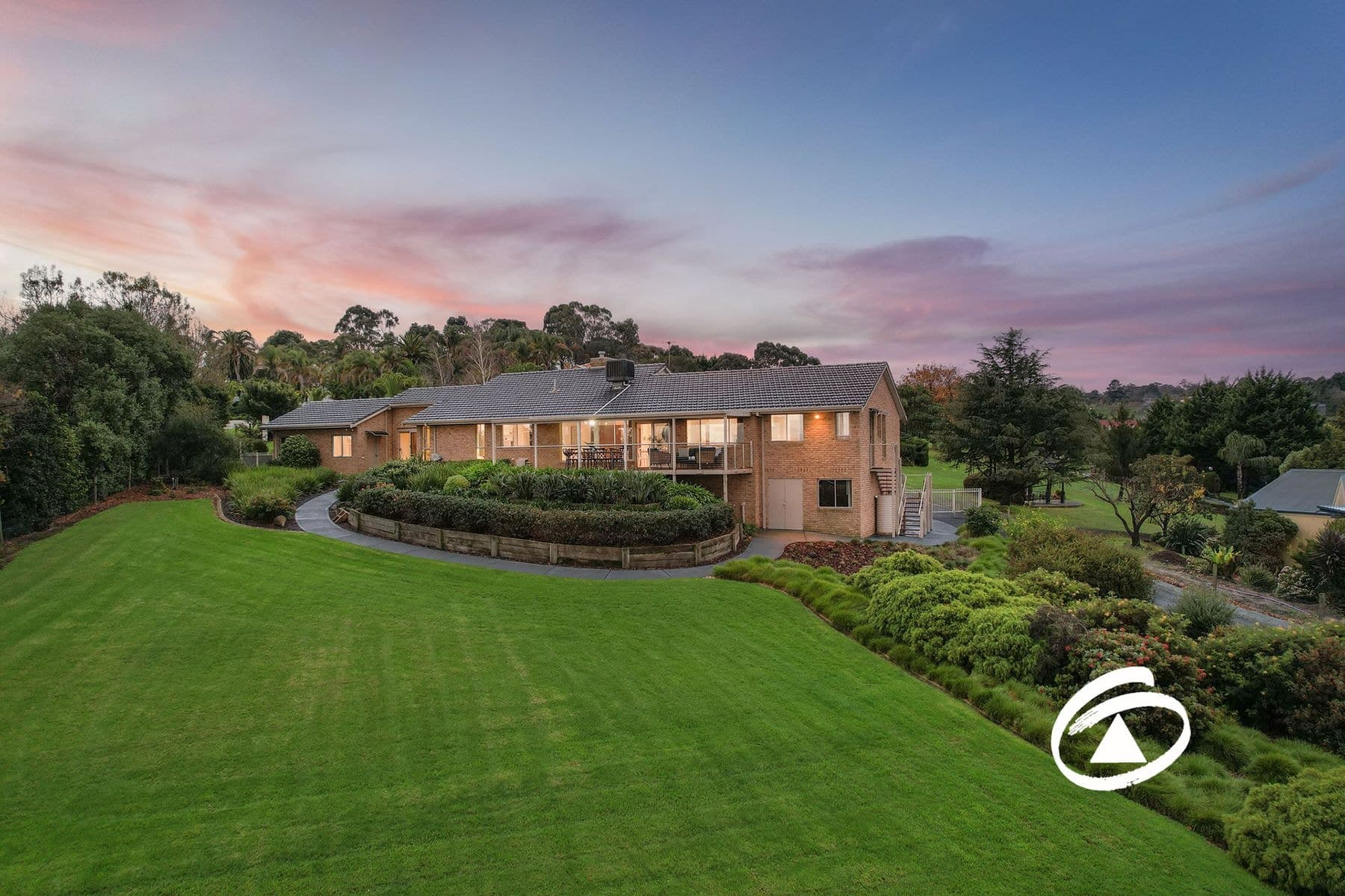 17-19 Leemak Crescent, Berwick VIC 3806, Berwick - Thumbnail 2
