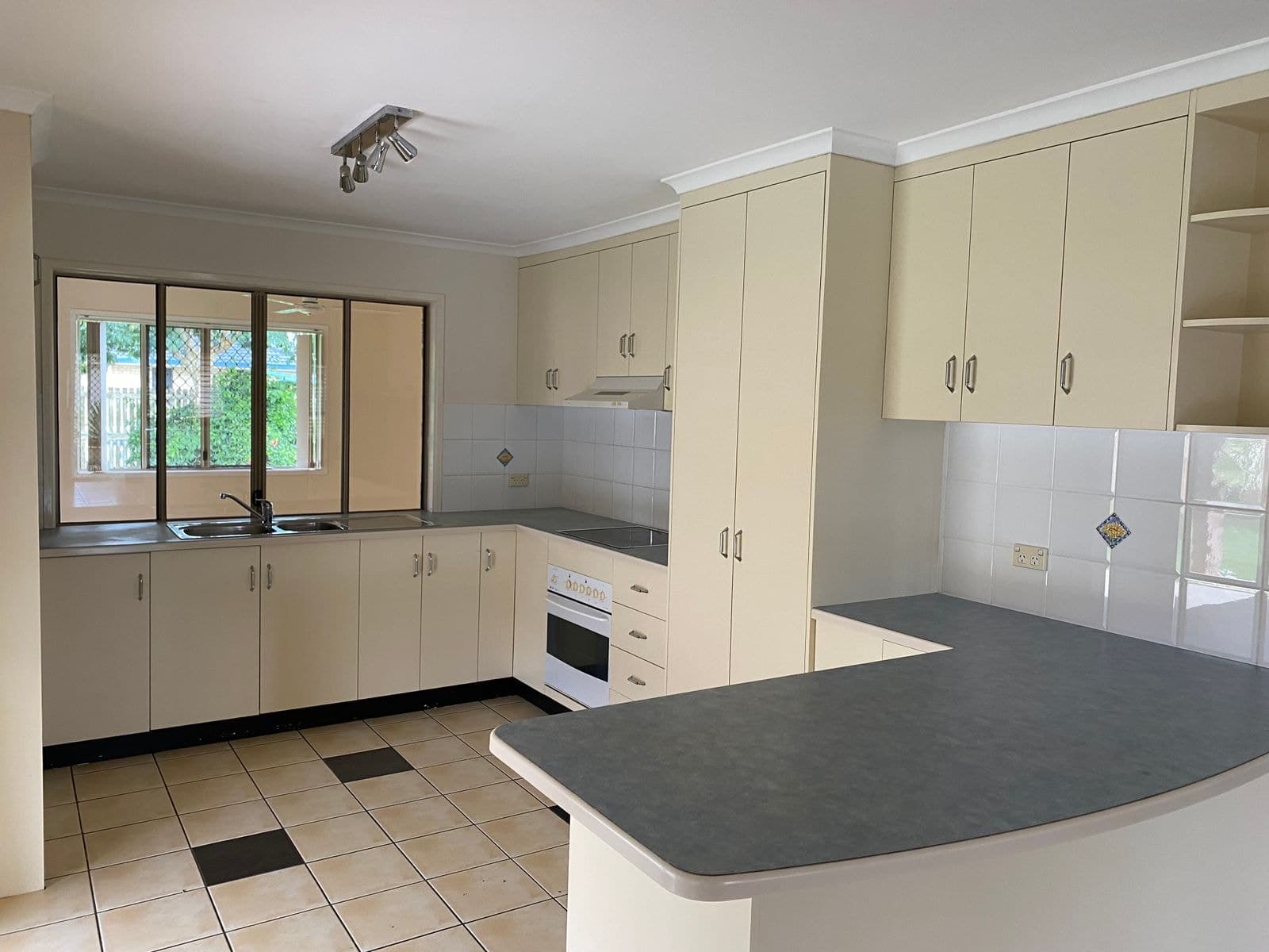 5 Allandale Street, South Mackay QLD 4740, South Mackay - Thumbnail 4