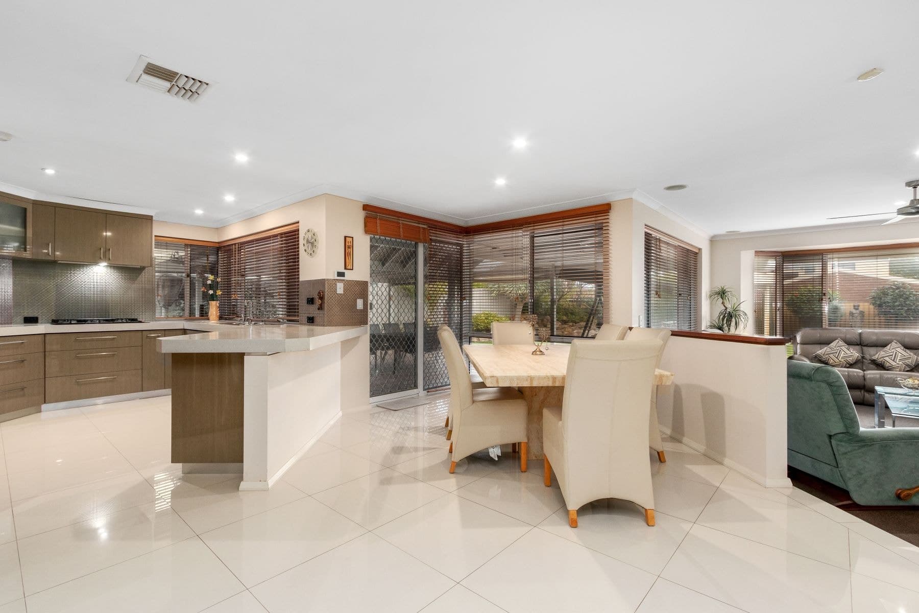 19 Chamberlain Circle, Bateman WA 6150, Bateman - Thumbnail 4