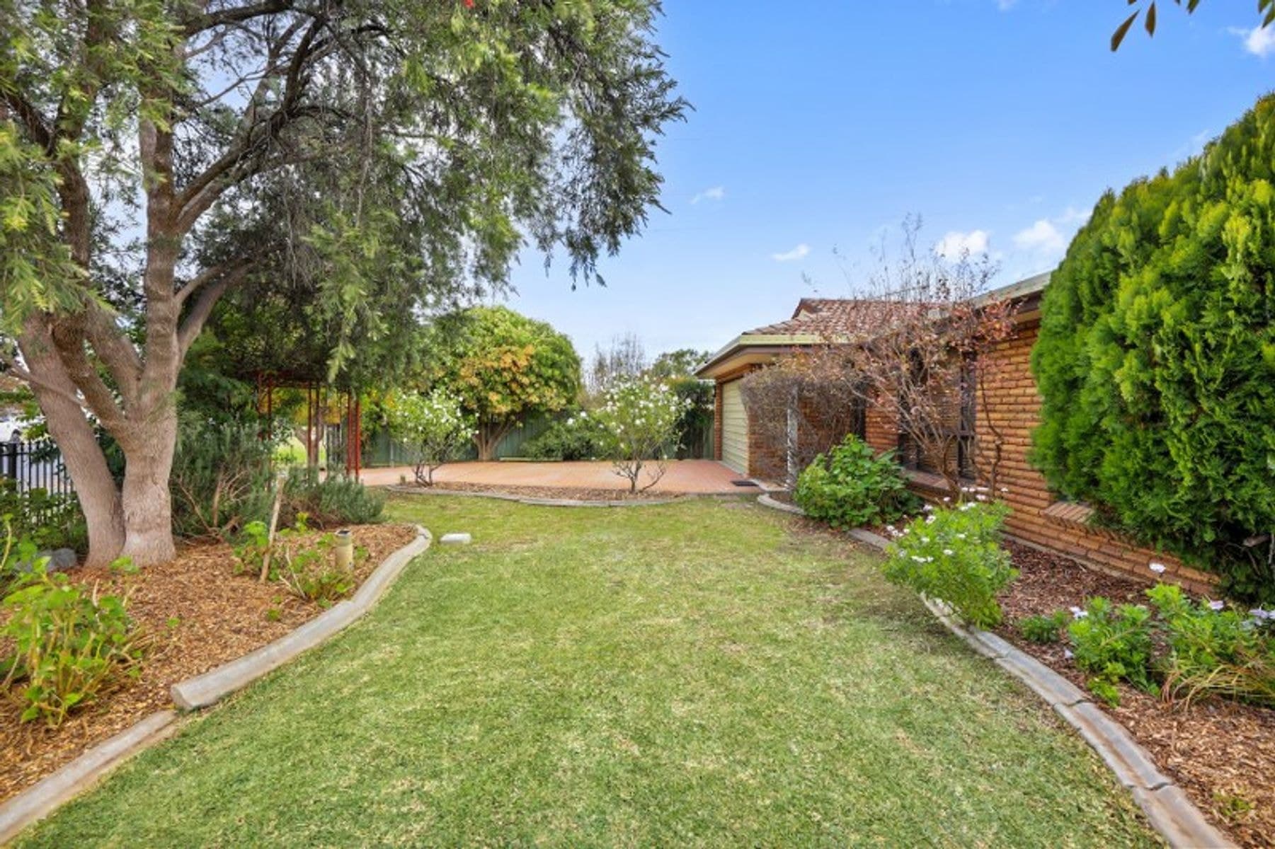 18 Nowland Crescent, Tamworth NSW 2340, Tamworth - Thumbnail 3