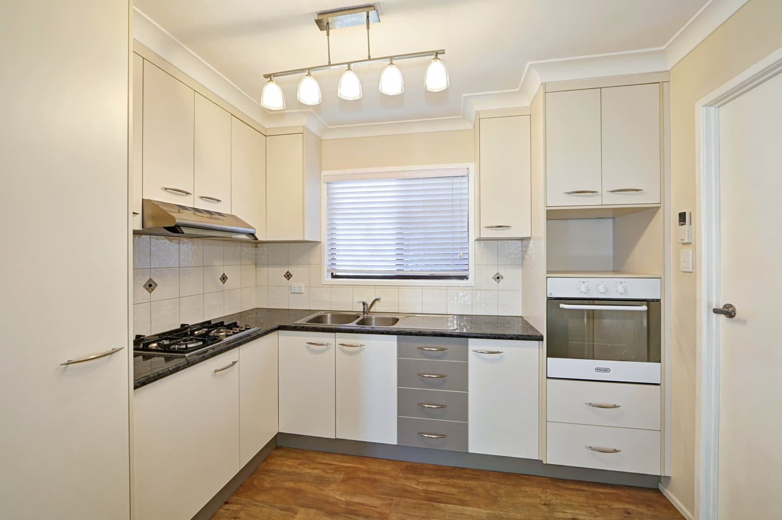 2/13 Cox Crescent, MILLBANK, Millbank - Thumbnail 4