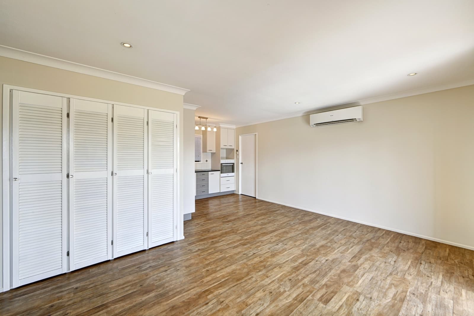 2/13 Cox Crescent, MILLBANK, Millbank - Thumbnail 5