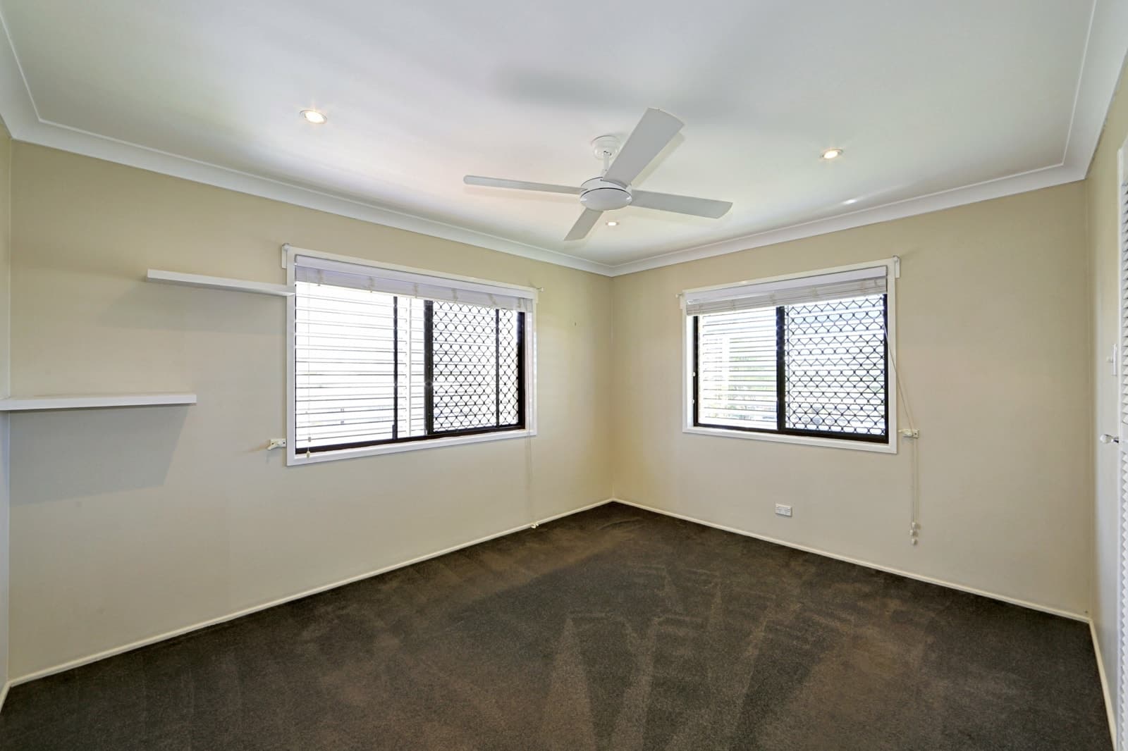 2/13 Cox Crescent, MILLBANK, Millbank - Thumbnail 6