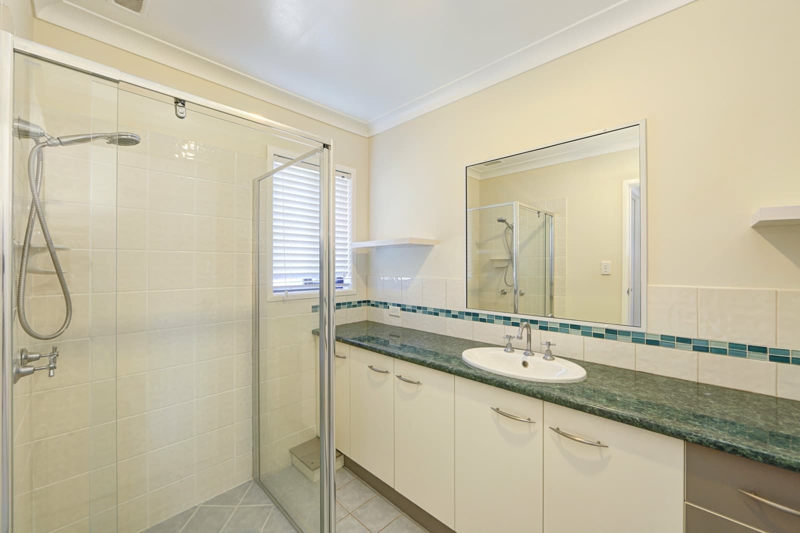 2/13 Cox Crescent, MILLBANK, Millbank - Thumbnail 7