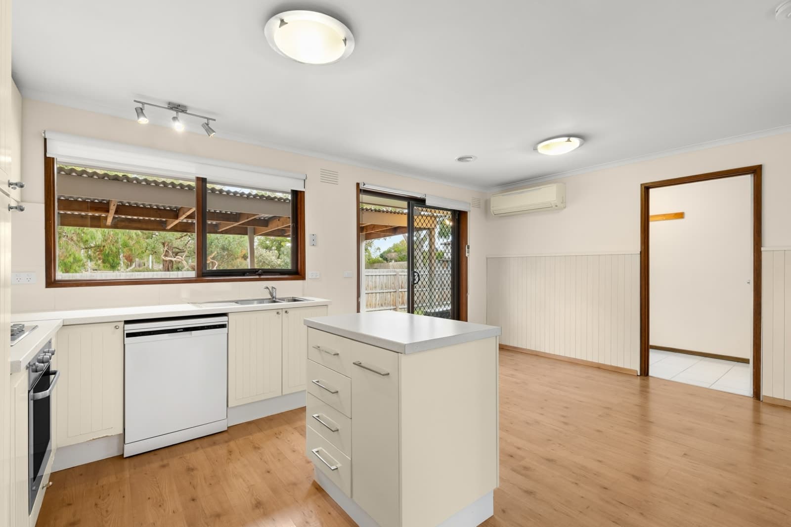 53 Southgateway, LANGWARRIN, Langwarrin - Thumbnail 2