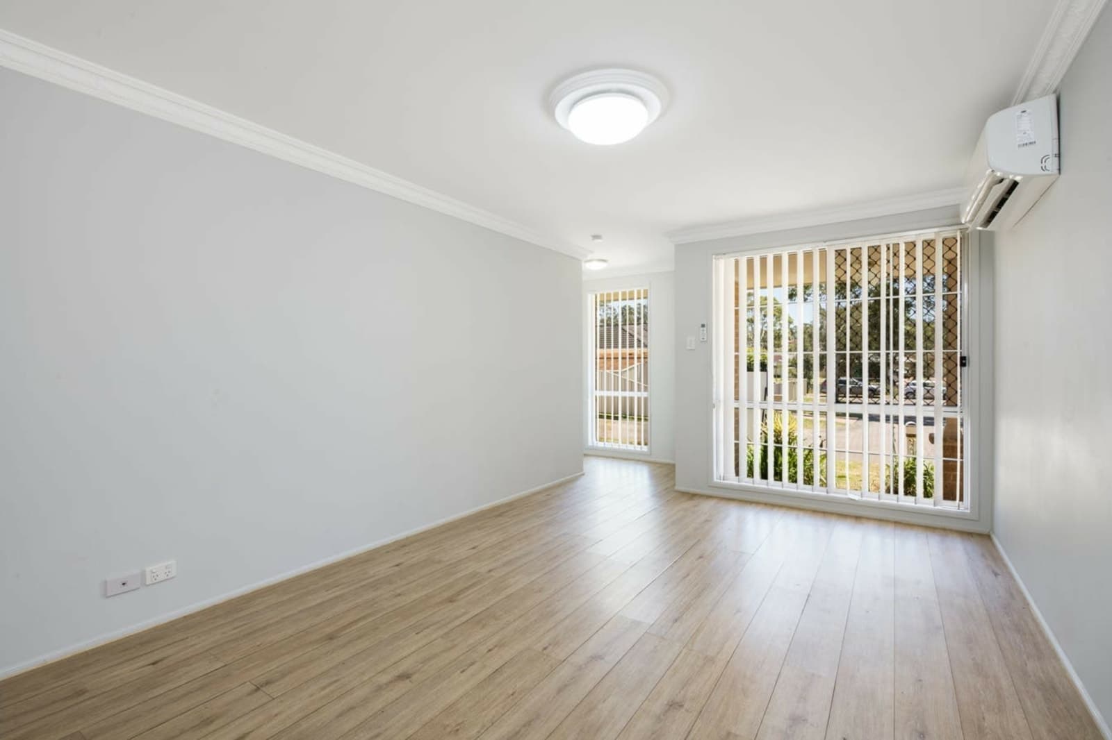 3 Leaf Place, HAMLYN TERRACE, Hamlyn Terrace - Thumbnail 2