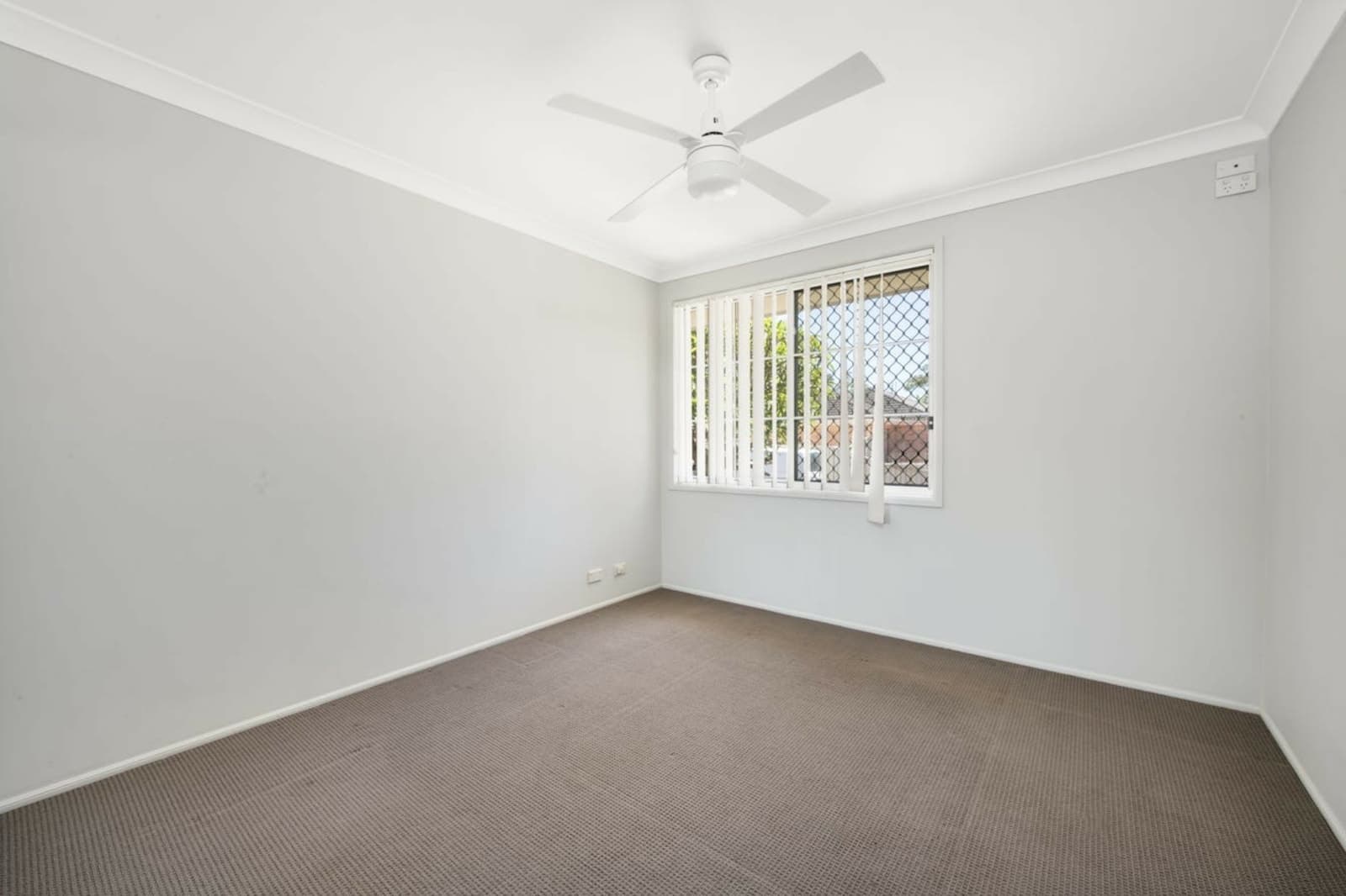 3 Leaf Place, HAMLYN TERRACE, Hamlyn Terrace - Thumbnail 6