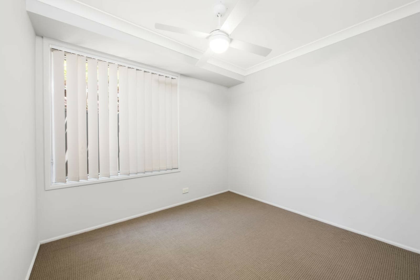 3 Leaf Place, HAMLYN TERRACE, Hamlyn Terrace - Thumbnail 7
