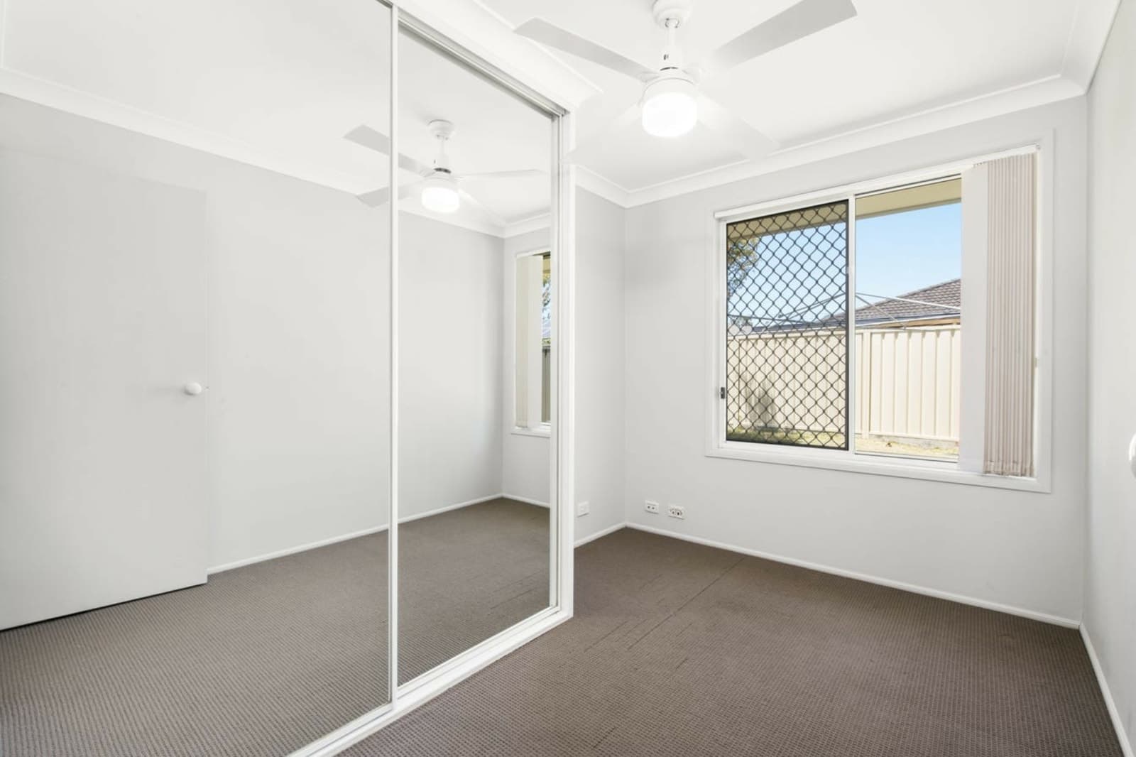 3 Leaf Place, HAMLYN TERRACE, Hamlyn Terrace - Thumbnail 8