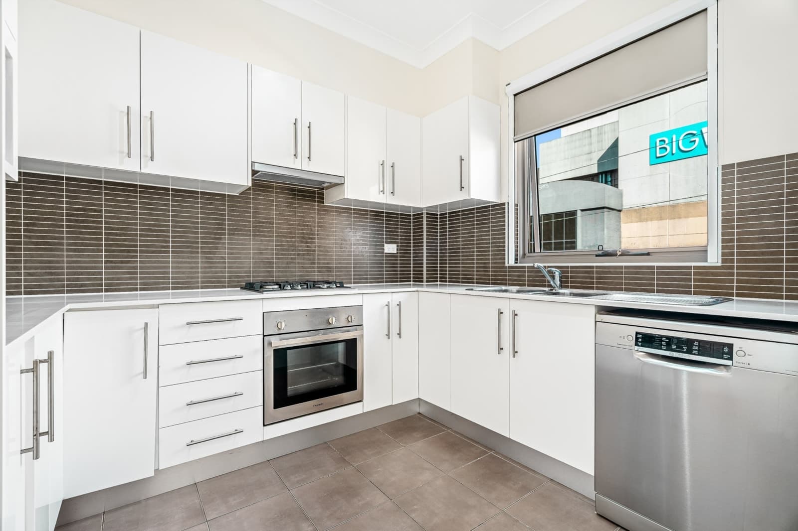 6/24 The Avenue, HURSTVILLE, Hurstville - Thumbnail 2