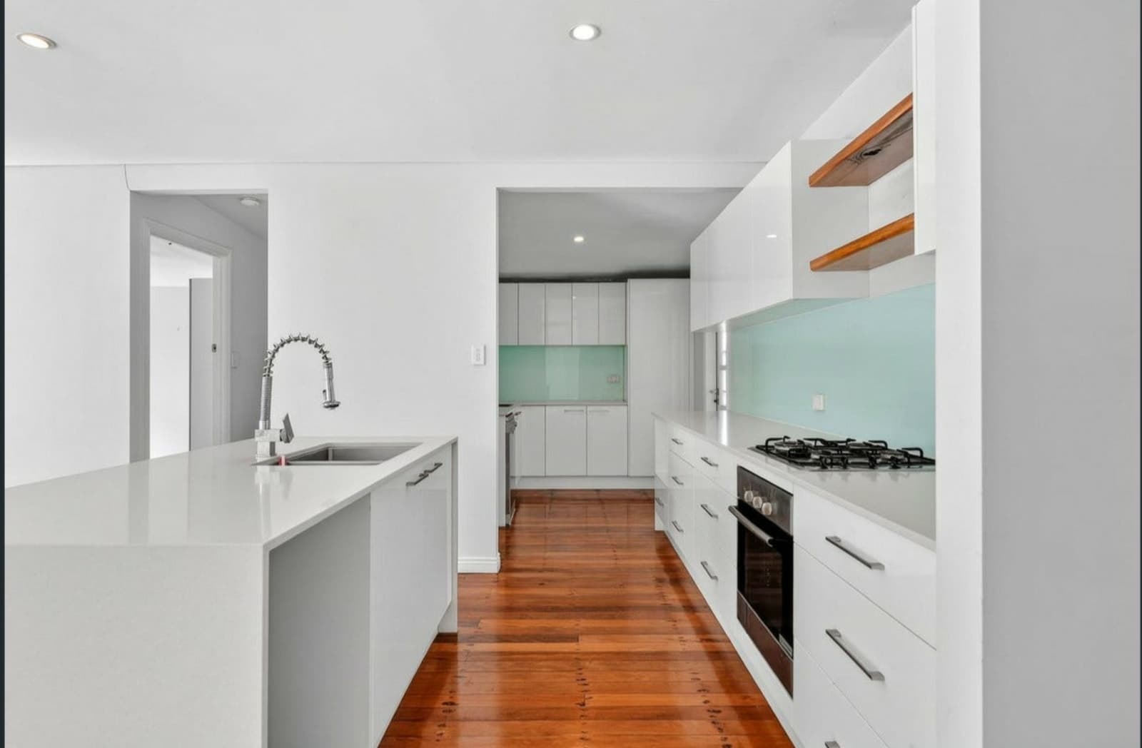 12 Joy Avenue, BURLEIGH WATERS, Burleigh Waters - Thumbnail 4