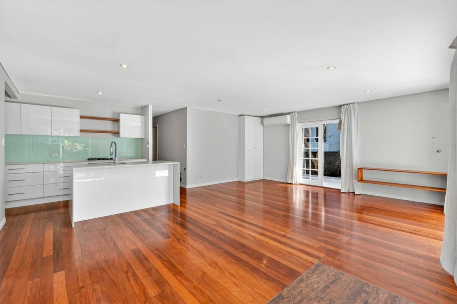 12 Joy Avenue, BURLEIGH WATERS, Burleigh Waters - Thumbnail 5