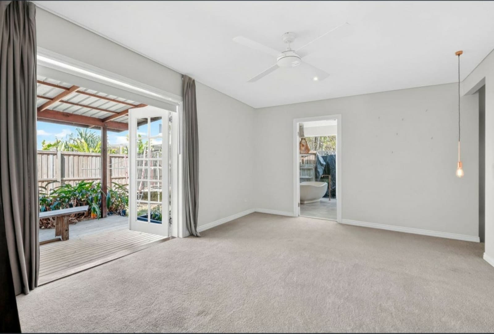 12 Joy Avenue, BURLEIGH WATERS, Burleigh Waters - Thumbnail 6