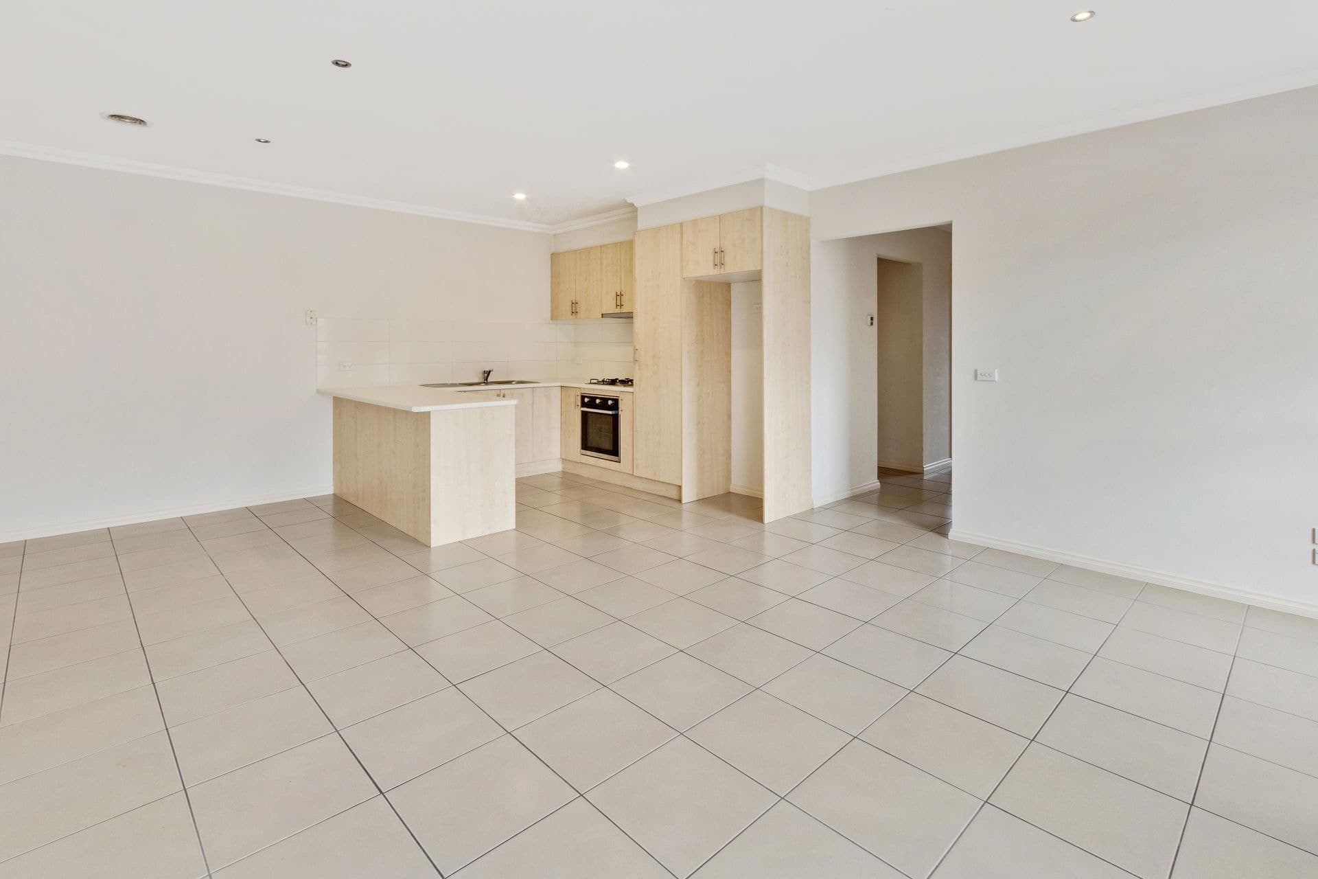 10/10-12 George Street, Reservoir, Reservoir - Thumbnail 3