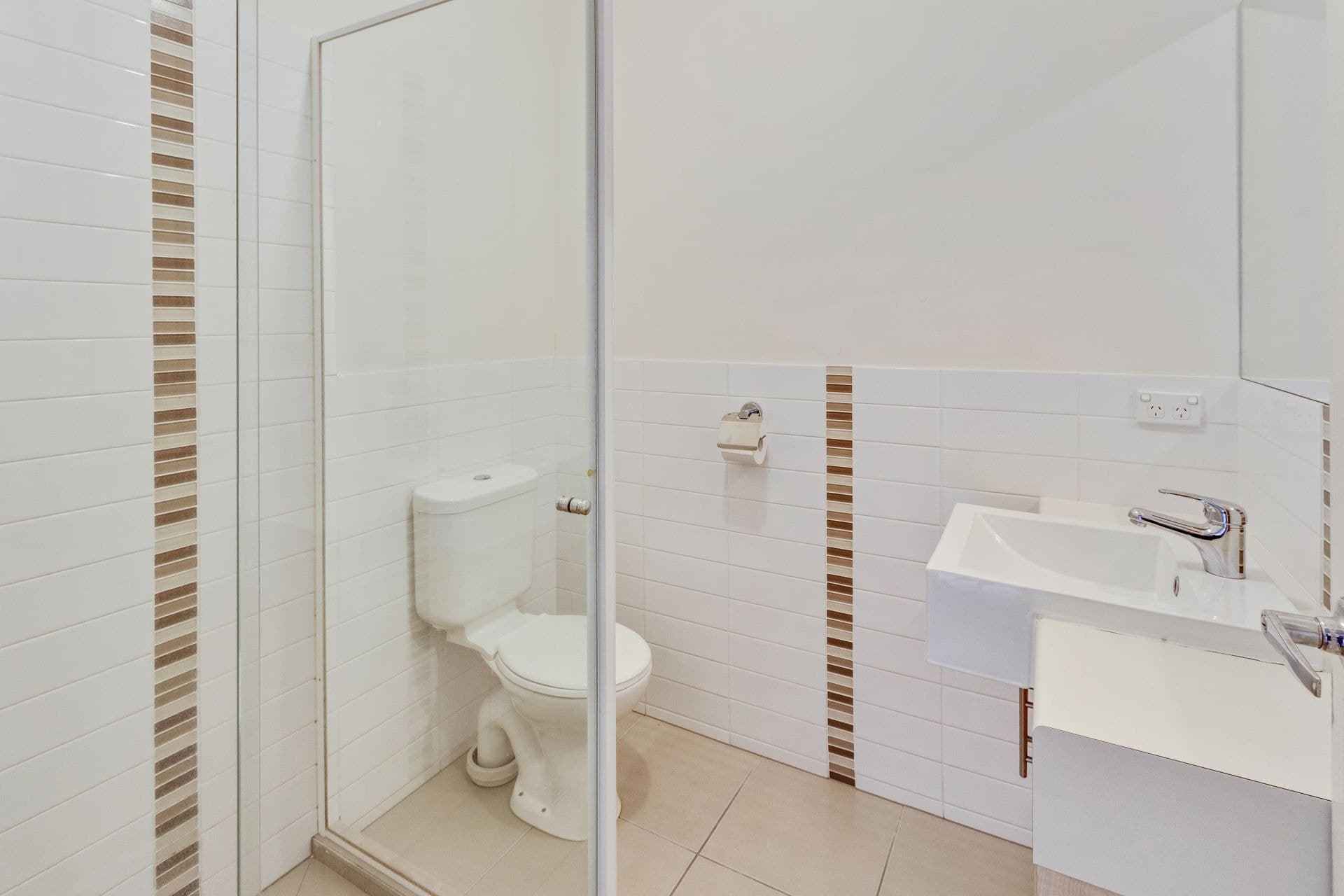 10/10-12 George Street, Reservoir, Reservoir - Thumbnail 8