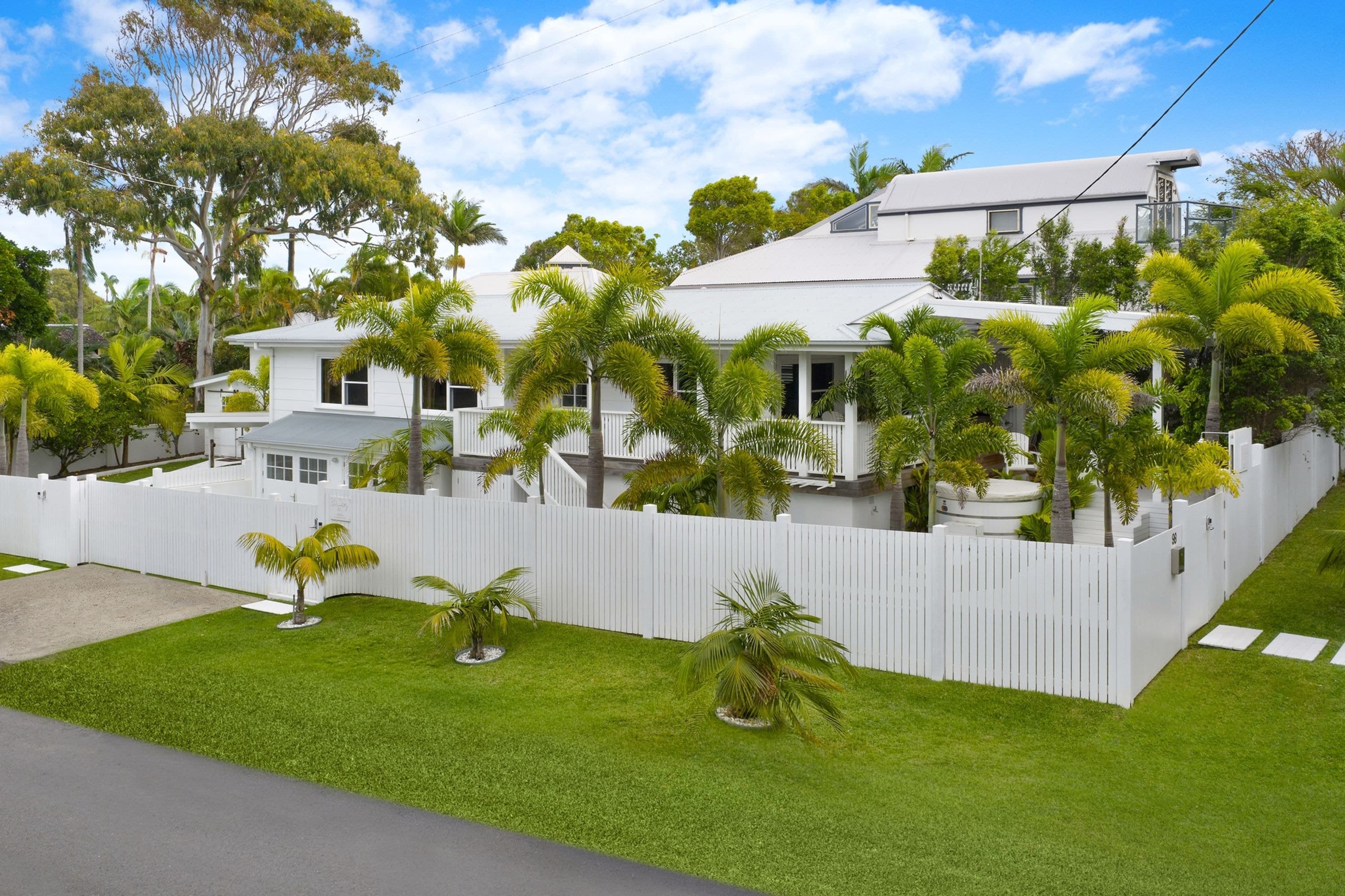 98 Lawson Street, Byron Bay - Image 1