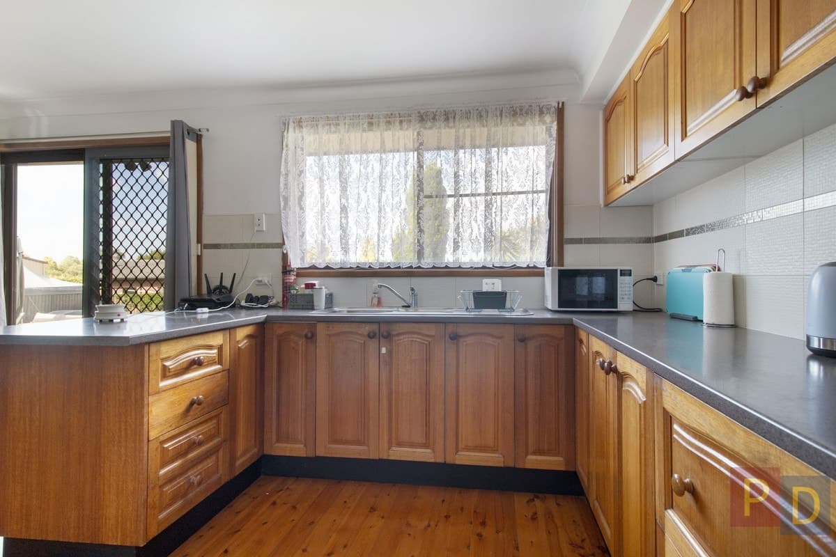 16 Hallett Place, Singleton NSW 2330, Singleton - Thumbnail 3