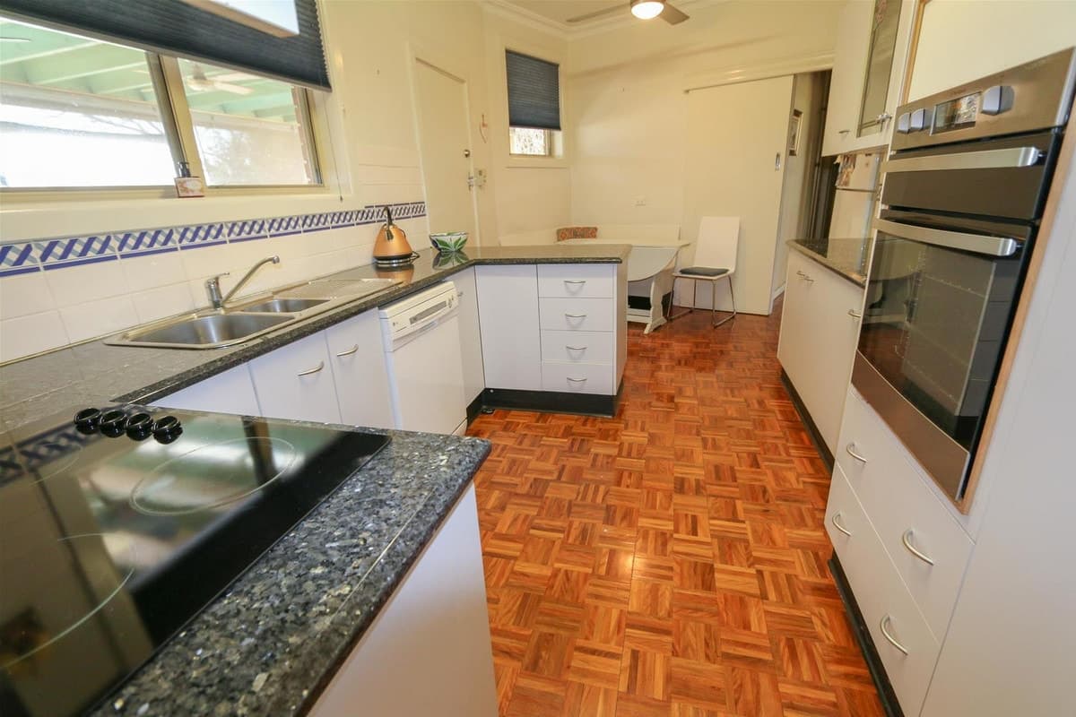 6 Sylvester Close, SINGLETON NSW 2330, Singleton - Thumbnail 3