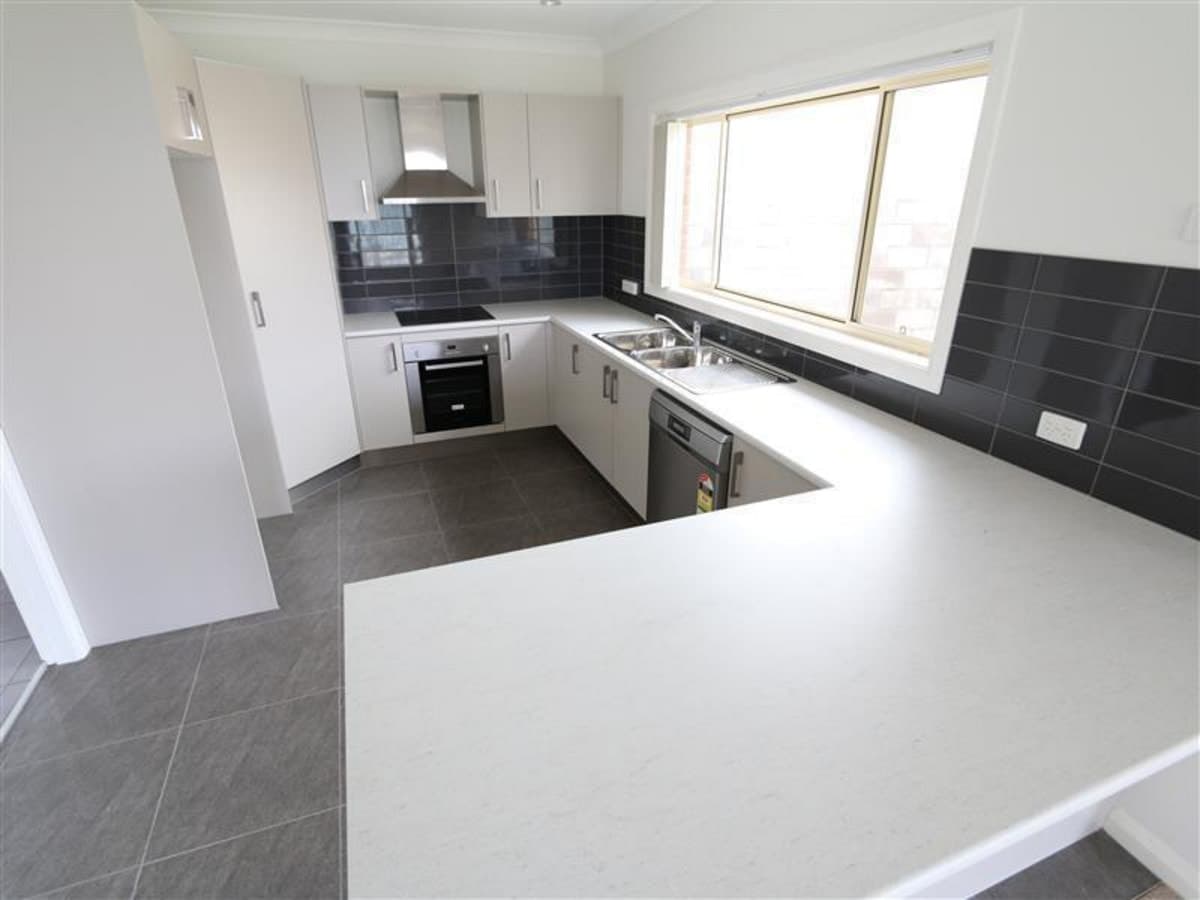 2 / 30 Cunningham Parade, SINGLETON NSW 2330, Singleton - Thumbnail 2