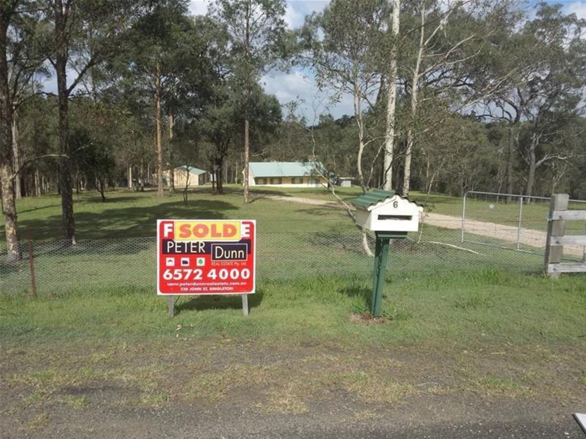 3 Bedrooms..12m X 12m Shed..in, Singleton - Image 1