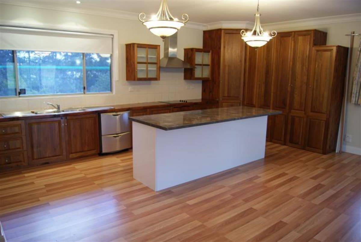 3 Bedrooms..12m X 12m Shed..in, Singleton - Thumbnail 3