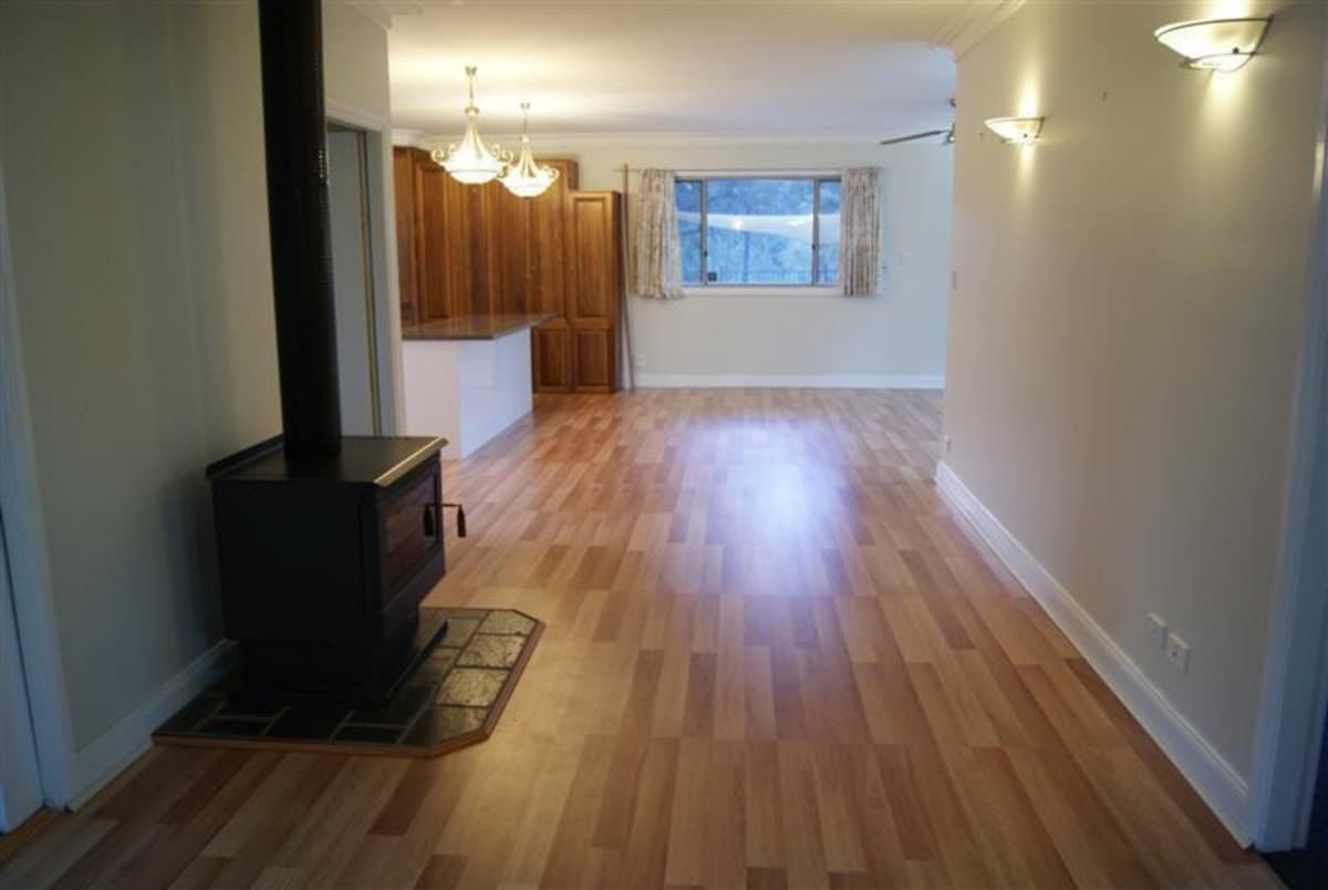 3 Bedrooms..12m X 12m Shed..in, Singleton - Thumbnail 8