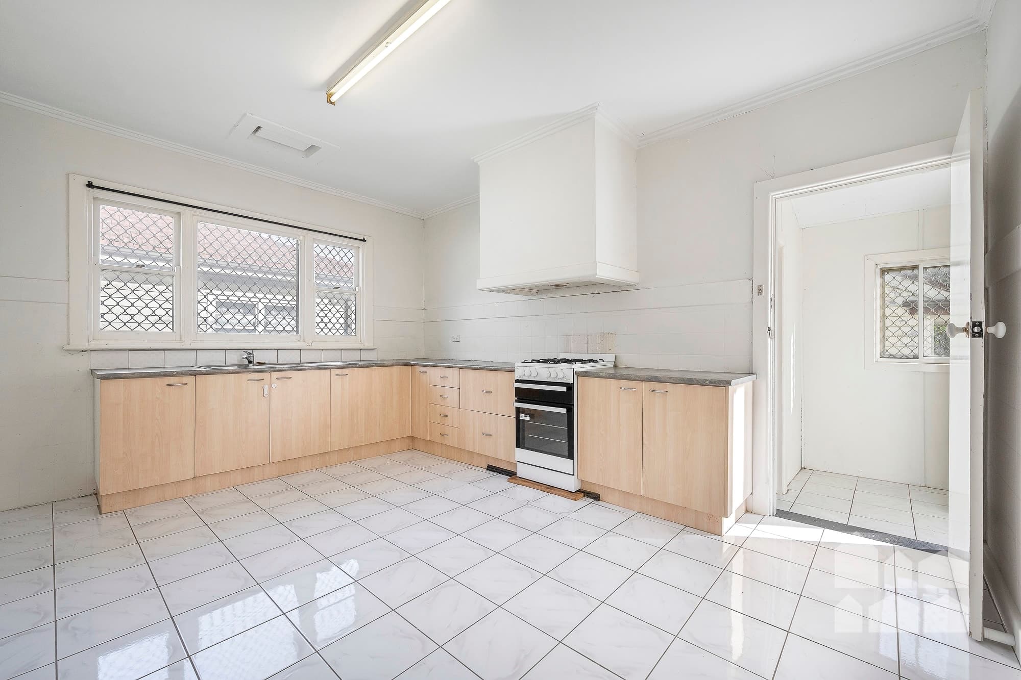21 Anderson Road, Sunshine - Thumbnail 8
