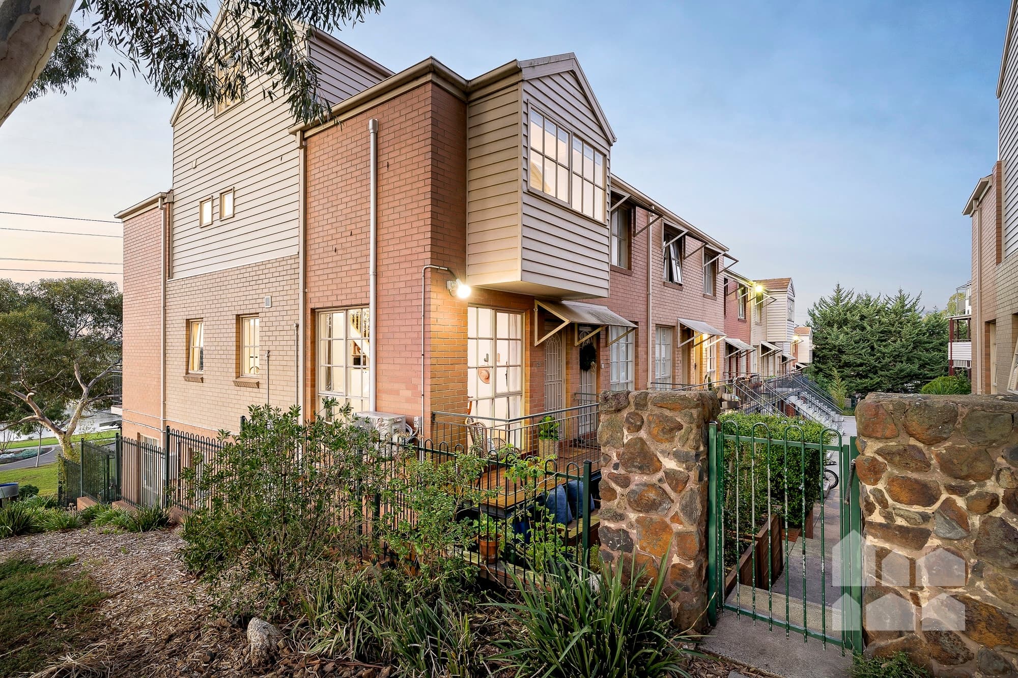 25/2 Ballarat Road, Footscray - Image 1