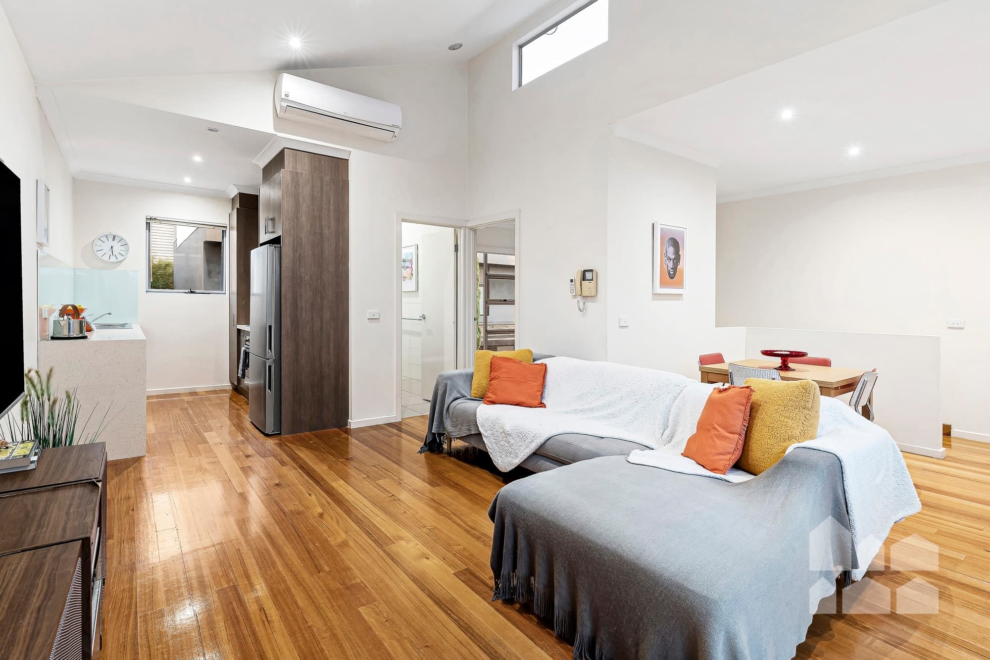 5/10 Rosamond Road, Footscray - Thumbnail 3