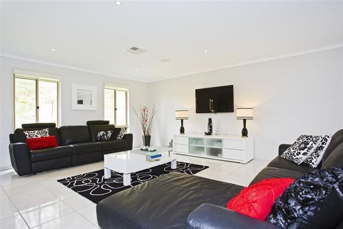 2 McDougall Close, SINGLETON NSW 2330, Singleton - Thumbnail 2