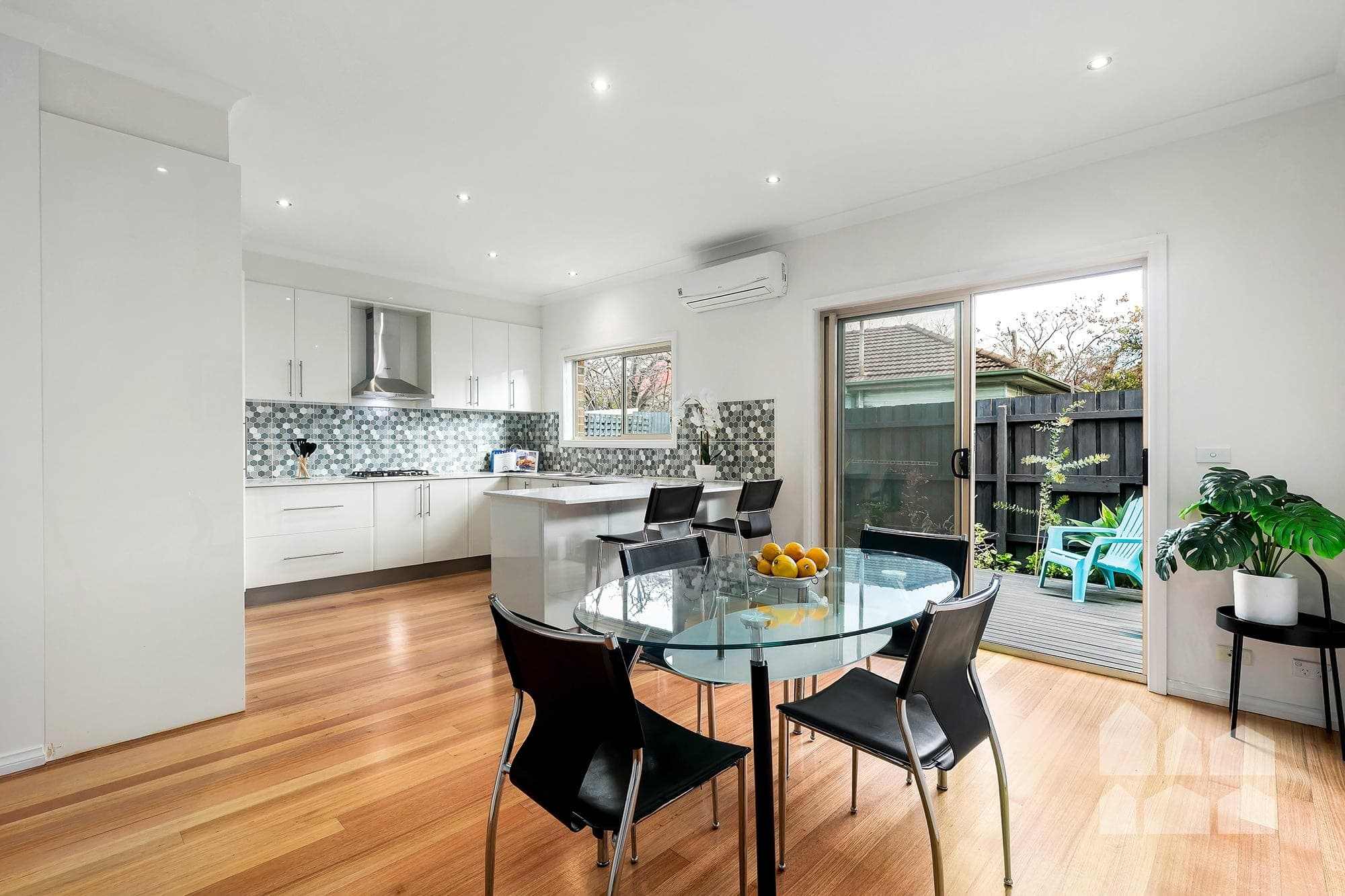 2/44 Creswick Street, Footscray - Thumbnail 3