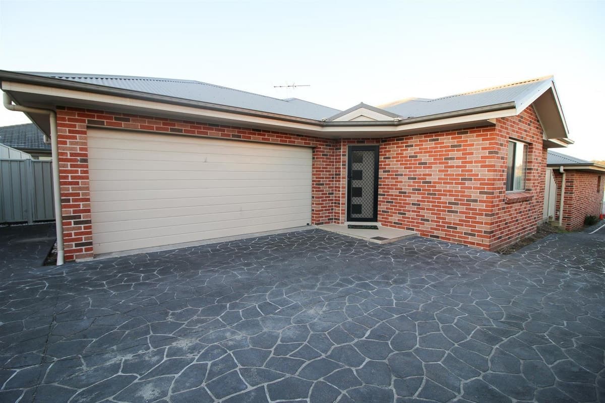 2 / 133 Casey Drive, SINGLETON NSW 2330, Singleton - Image 1
