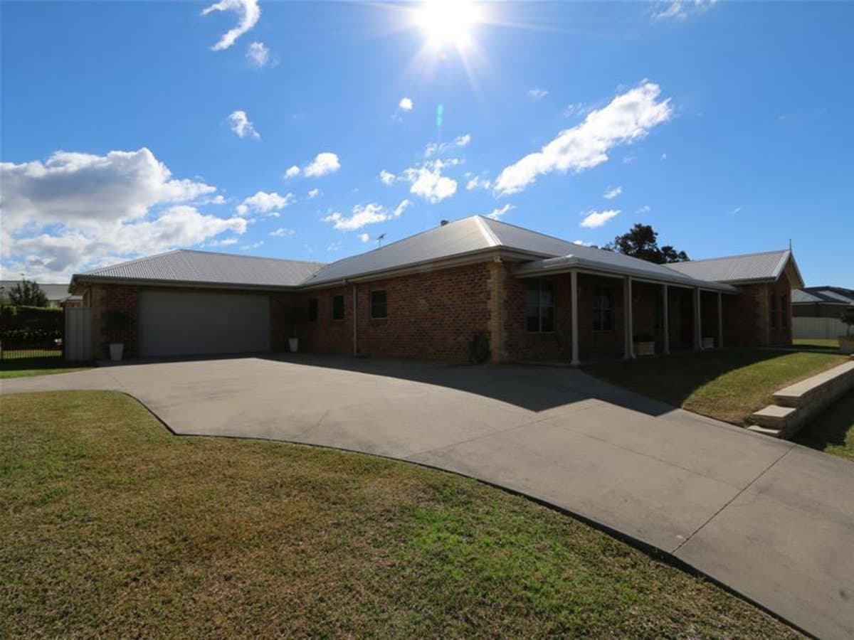 151 Casey Drive, SINGLETON NSW 2330, Singleton - Thumbnail 2