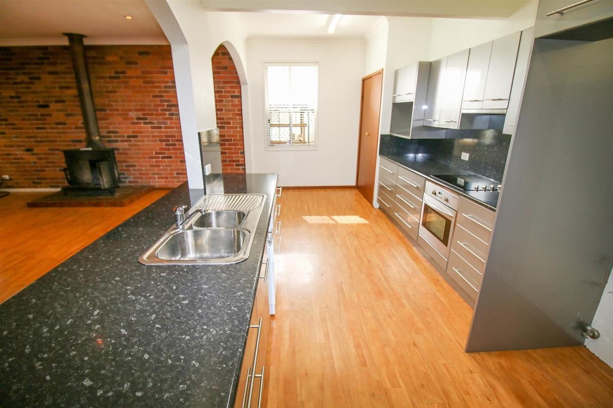 39 Lawson Avenue, SINGLETON NSW 2330, Singleton - Thumbnail 2
