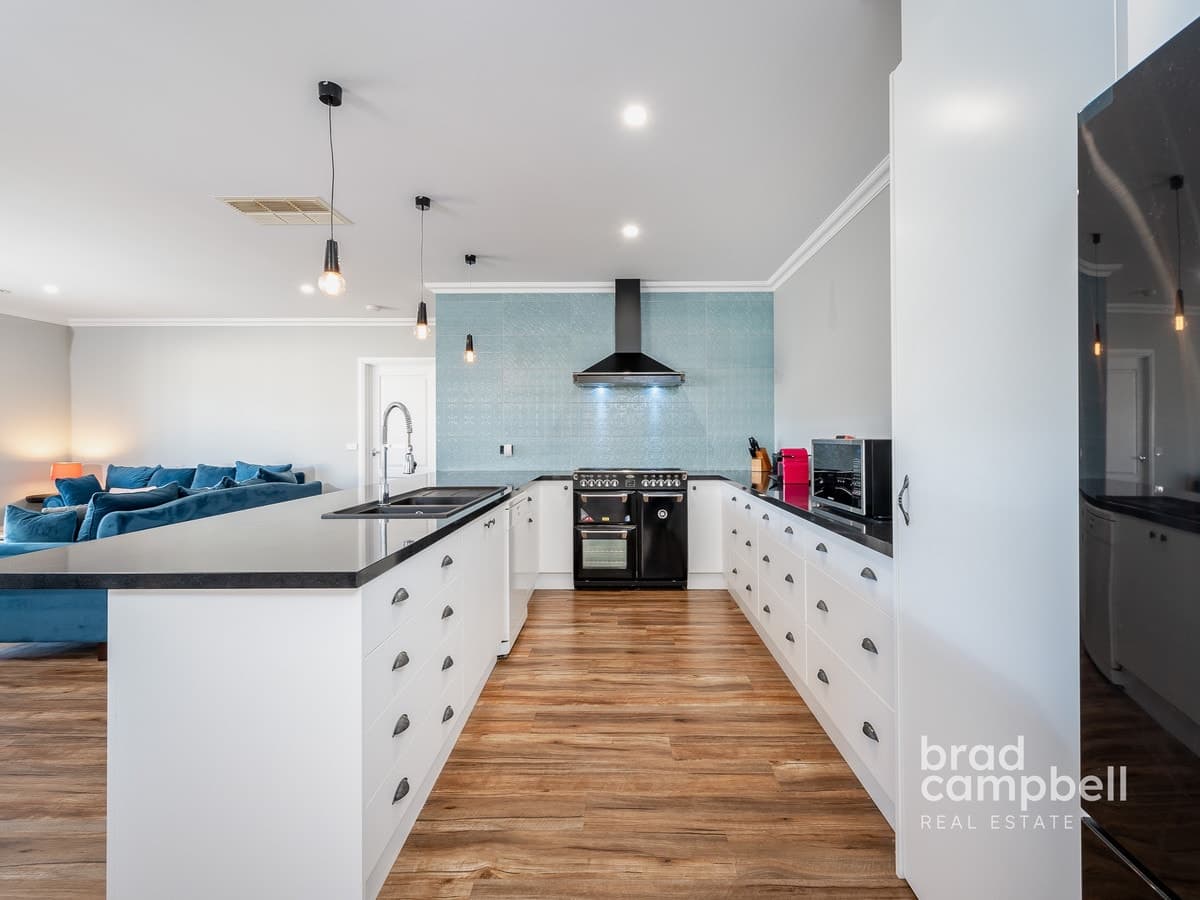 18 Glenmaggie Avenue, Kialla VIC 3631, Kialla - Thumbnail 3