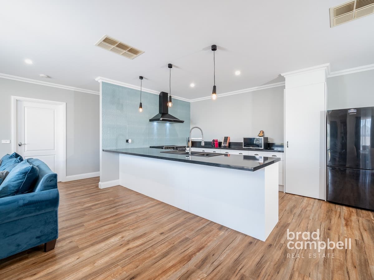 18 Glenmaggie Avenue, Kialla VIC 3631, Kialla - Thumbnail 4