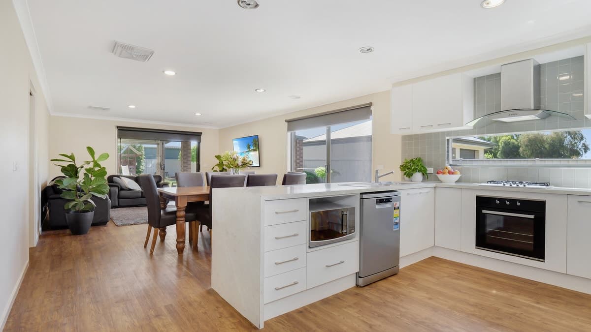 16 Coorong Court, Kialla VIC 3631, Kialla - Thumbnail 4