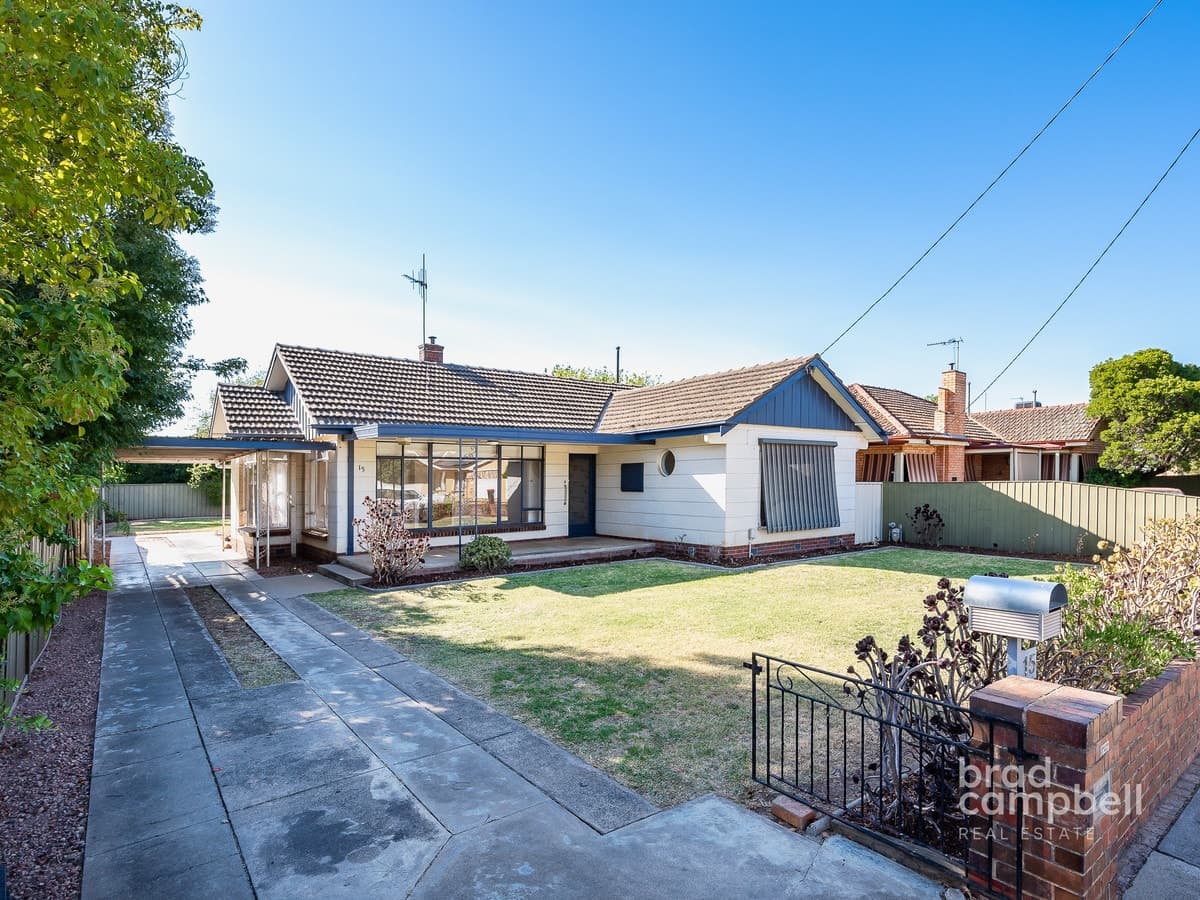 15 Gloucester Crescent, Shepparton VIC 3630, Shepparton - Image 1