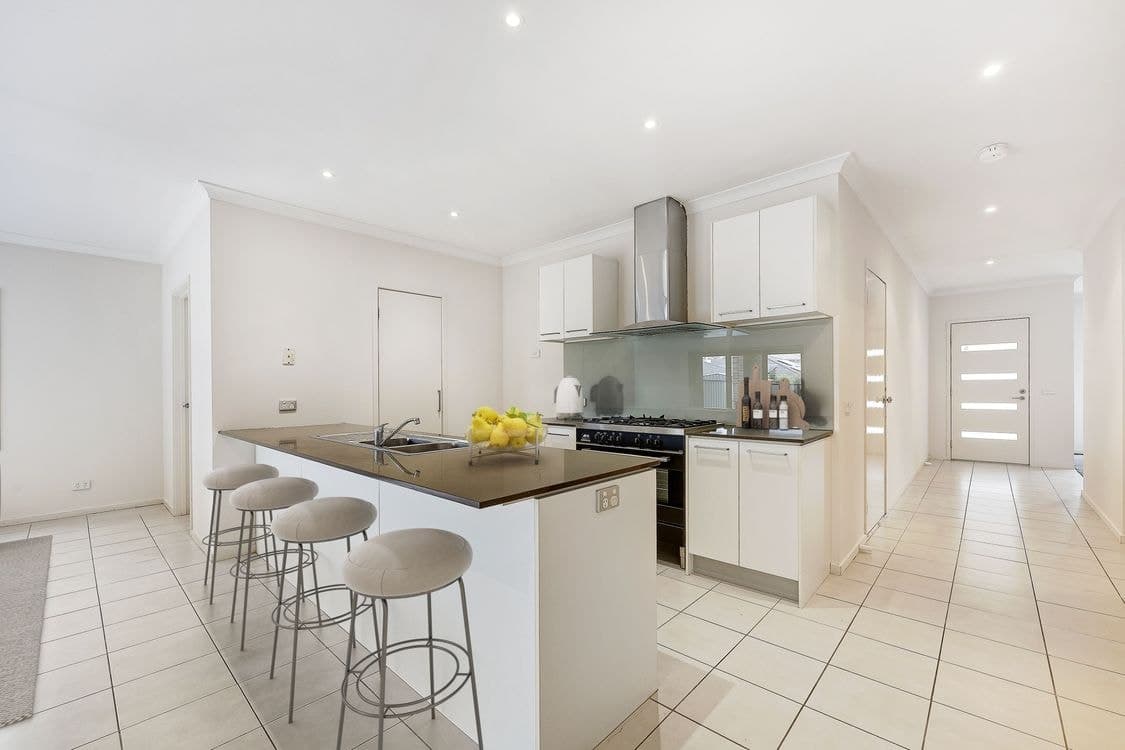 12 Westbury Parkway, ROXBURGH PARK, VIC 3064, Roxburgh Park - Thumbnail 4