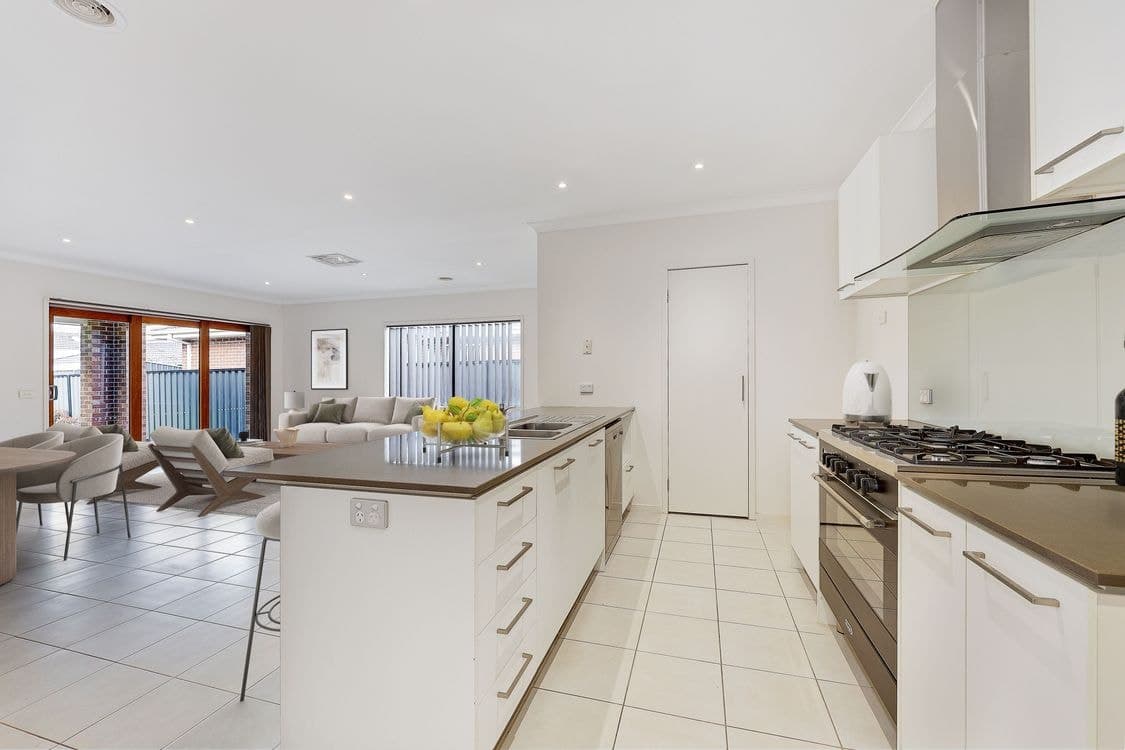 12 Westbury Parkway, ROXBURGH PARK, VIC 3064, Roxburgh Park - Thumbnail 5